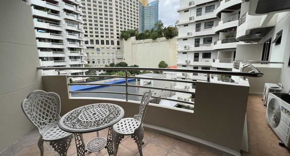 For rent 3 bedrooms apartment in Khlong Toei, Bangkok