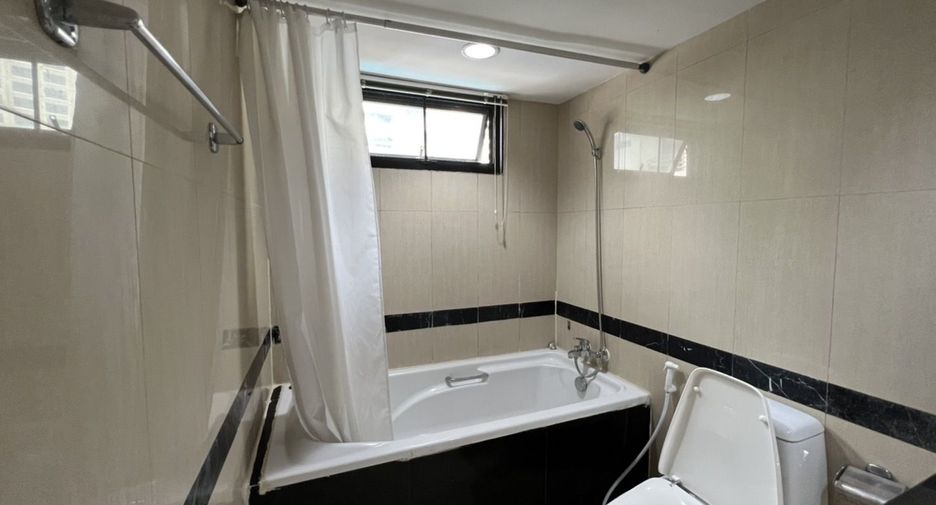 For rent 3 bedrooms apartment in Khlong Toei, Bangkok