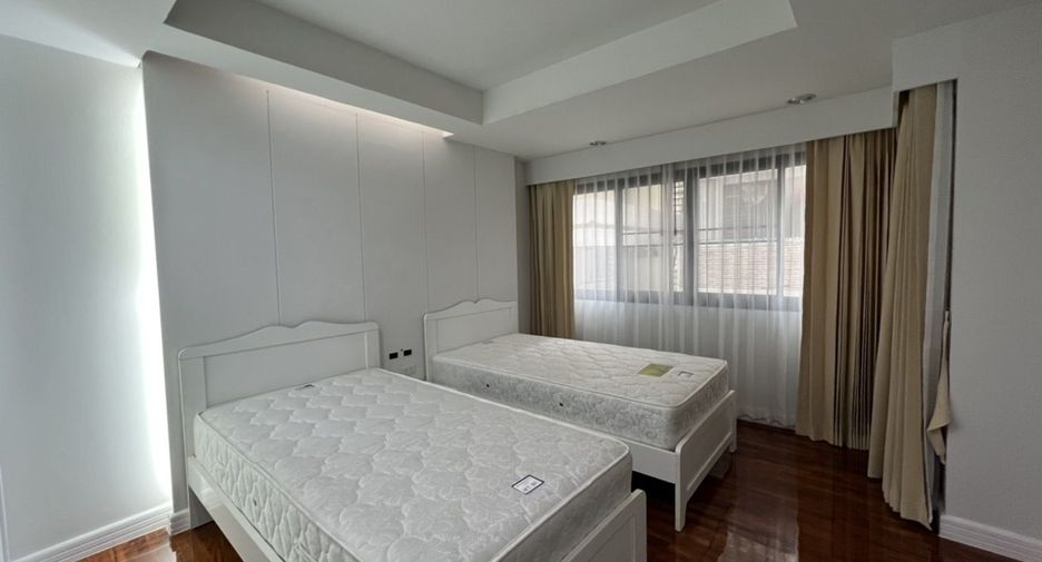 For rent 3 bedrooms apartment in Khlong Toei, Bangkok