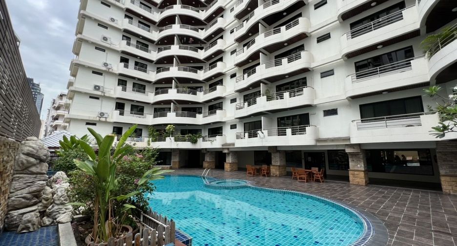 For rent 3 bedrooms apartment in Khlong Toei, Bangkok