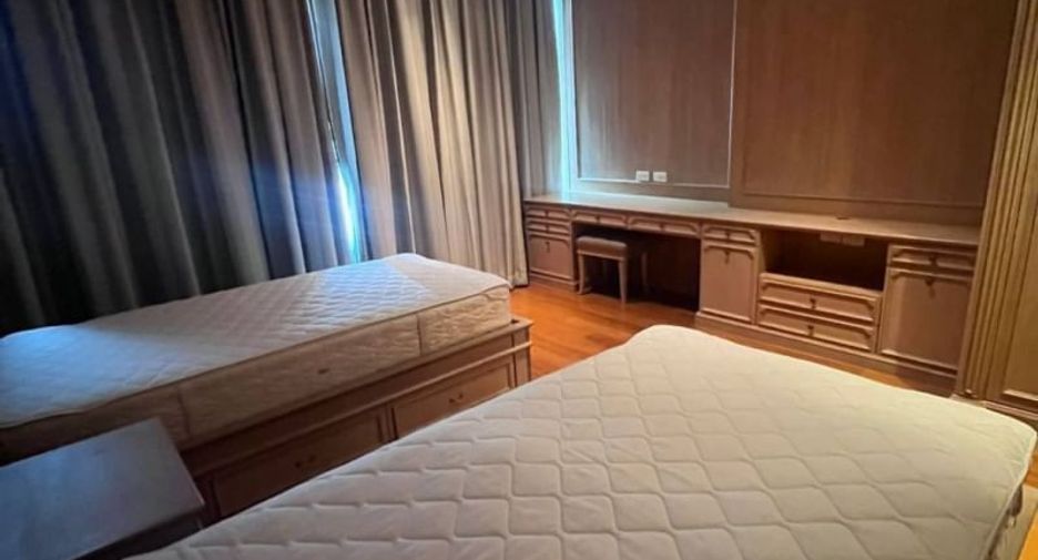 For rent 4 bedrooms condo in Pathum Wan, Bangkok