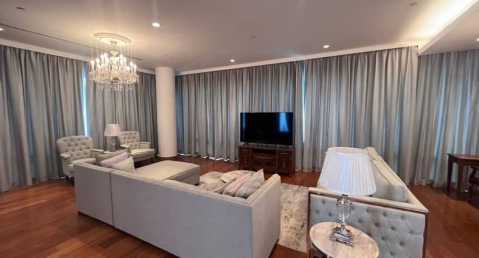 For rent 4 bedrooms condo in Pathum Wan, Bangkok