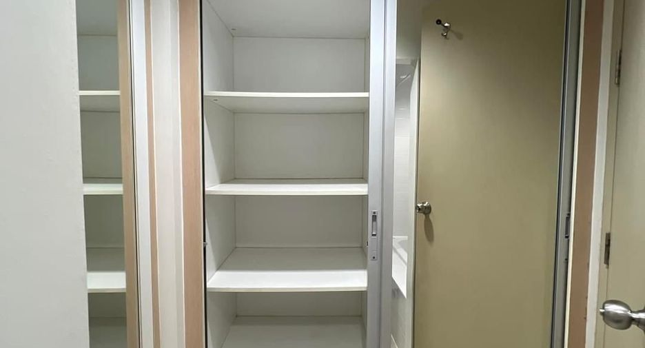 For rent 1 bed condo in Khlong San, Bangkok