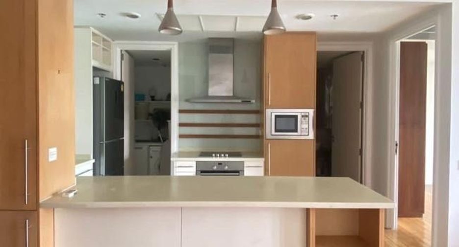 For rent 2 bedrooms condo in Sathon, Bangkok