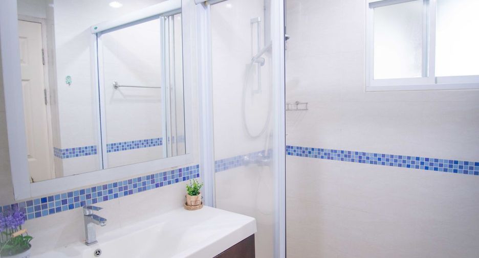 For rent 1 bed condo in Phaya Thai, Bangkok
