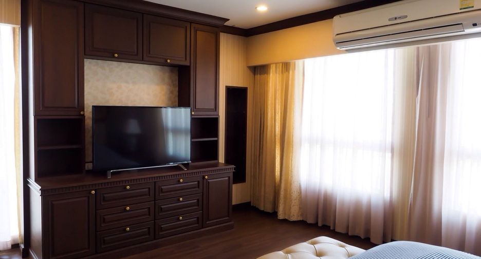 À louer 3 chambres condo à Yan Nawa, Bangkok