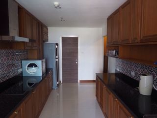 For rent 3 bedrooms condo in Yan Nawa, Bangkok