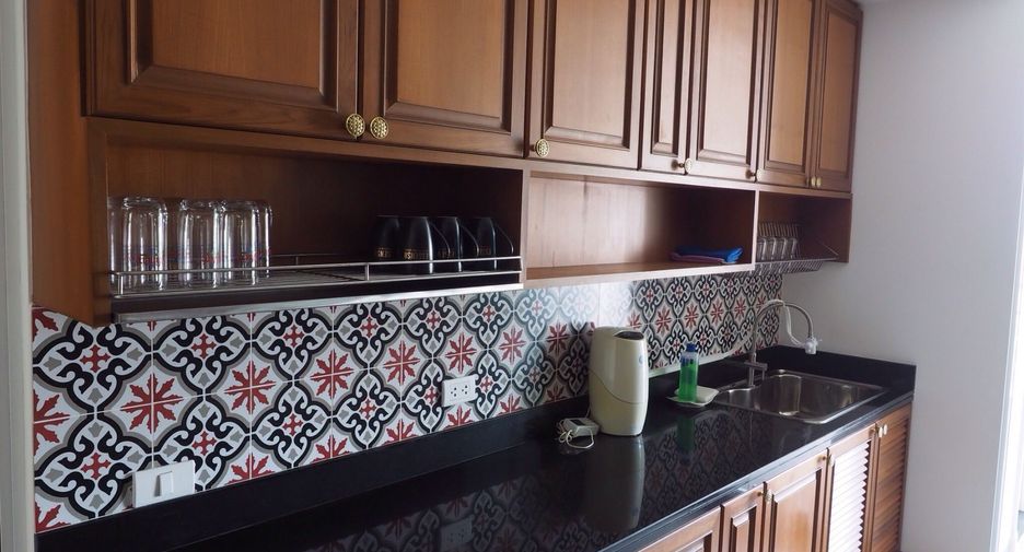 For rent 3 bedrooms condo in Yan Nawa, Bangkok