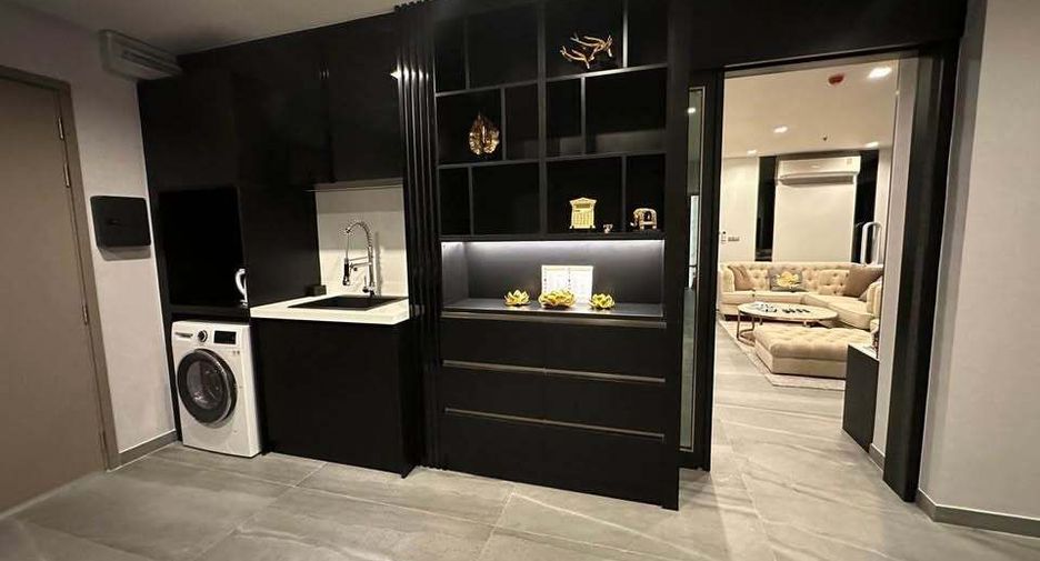 For rent 2 bedrooms condo in Huai Khwang, Bangkok