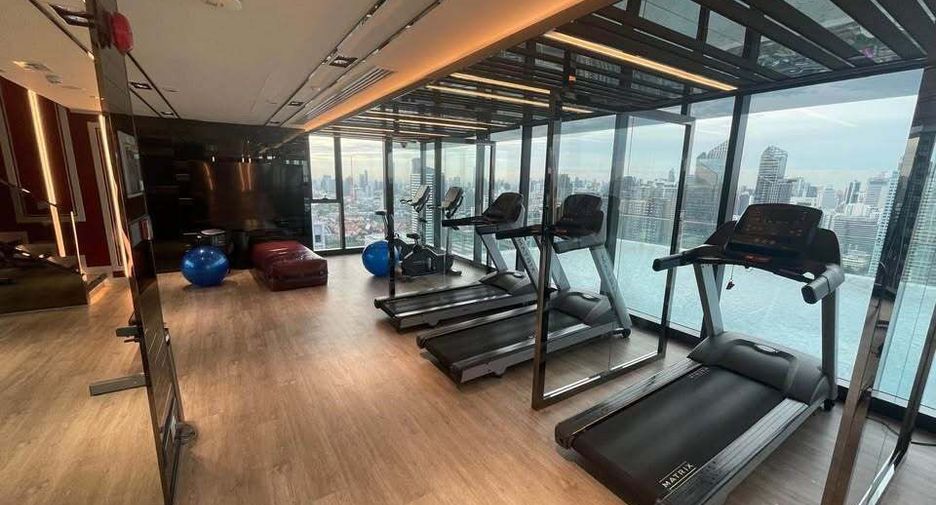 For rent 2 bedrooms condo in Huai Khwang, Bangkok