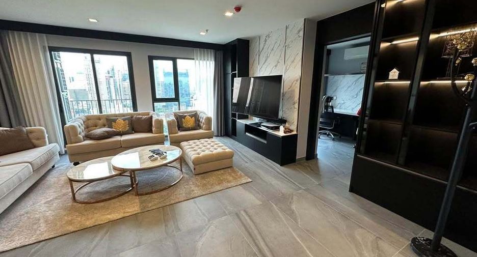For rent 2 bedrooms condo in Huai Khwang, Bangkok