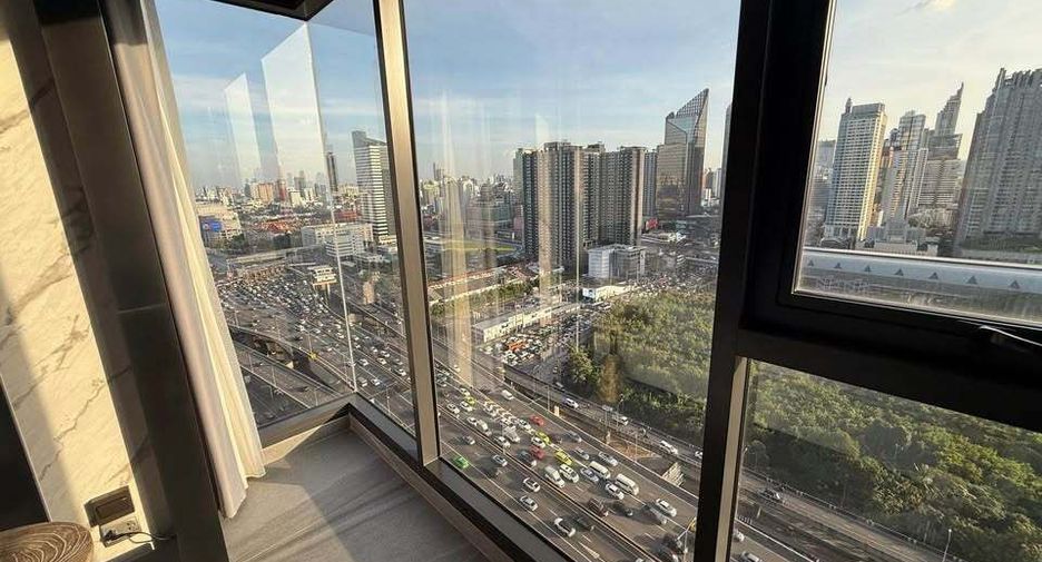 For rent 2 bedrooms condo in Huai Khwang, Bangkok