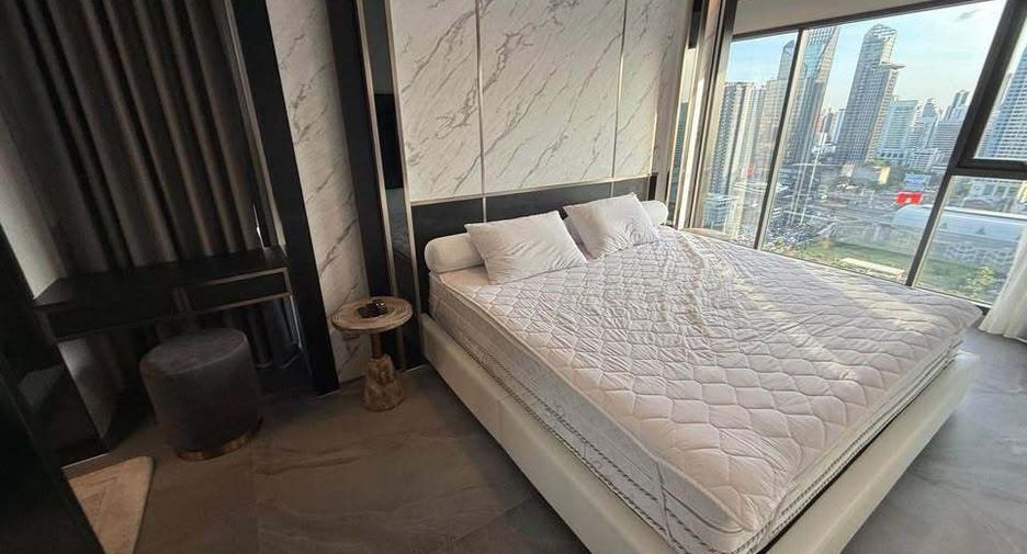 For rent 2 bedrooms condo in Huai Khwang, Bangkok