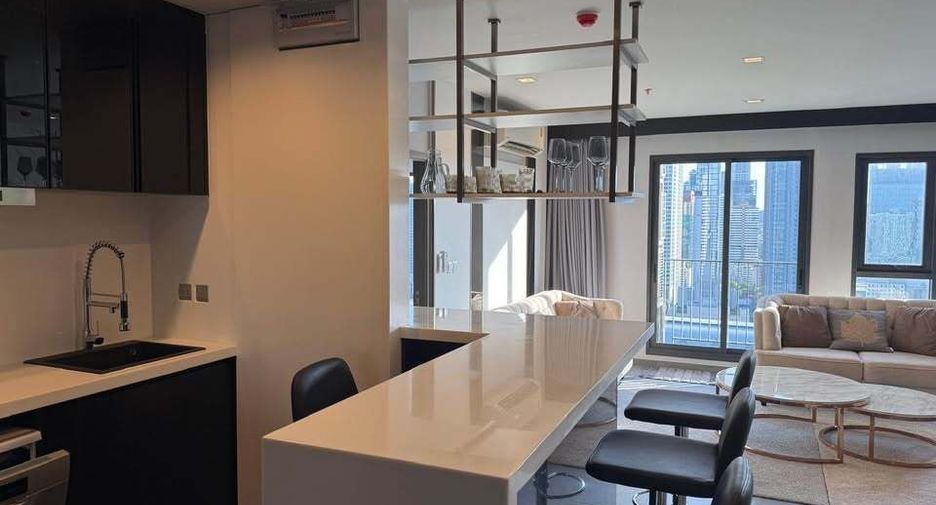 For rent 2 bedrooms condo in Huai Khwang, Bangkok