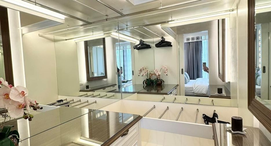 For rent 2 bedrooms condo in Khlong Toei, Bangkok