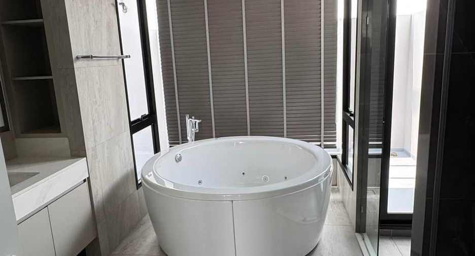 Casa en alquiler de 5 habitaciones en Saphan Sung, Bangkok