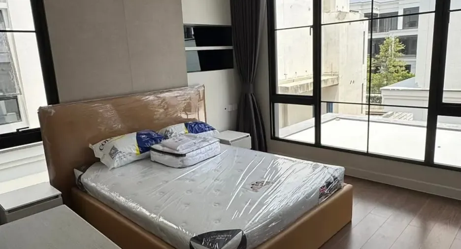 Casa en alquiler de 5 habitaciones en Saphan Sung, Bangkok