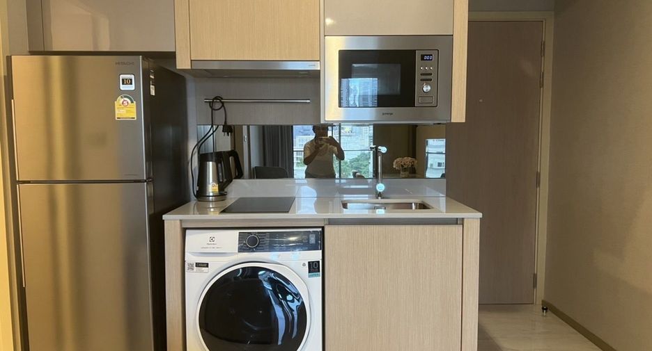 For rent 2 bedrooms condo in Watthana, Bangkok