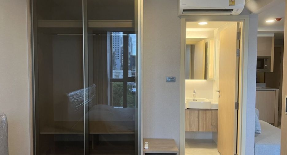 For rent 2 bedrooms condo in Watthana, Bangkok