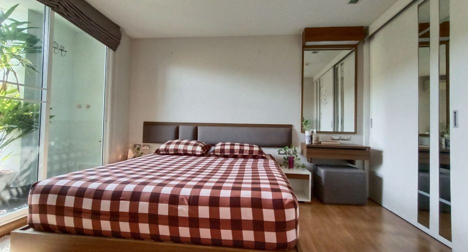 For rent 2 bedrooms condo in Phra Khanong, Bangkok