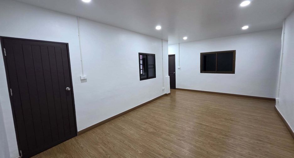 For rent 5 bedrooms house in Lat Phrao, Bangkok