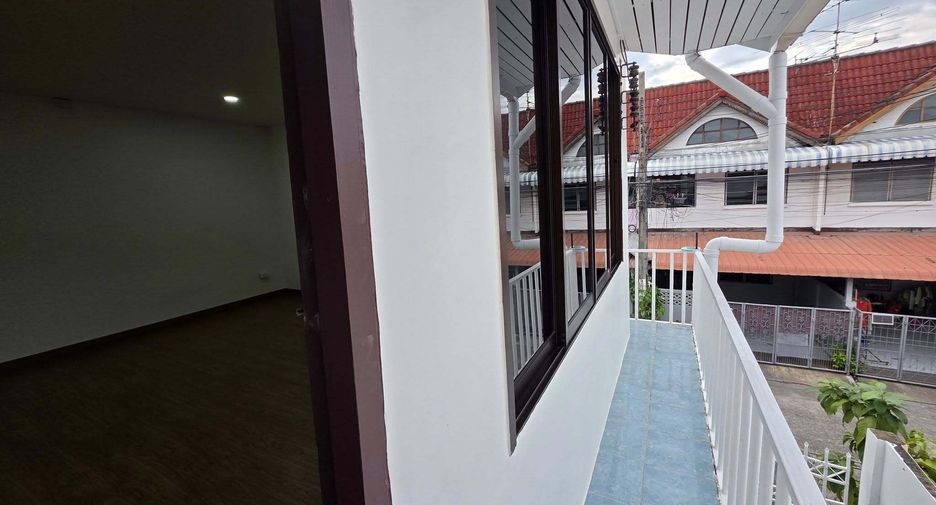 For rent 5 bedrooms house in Lat Phrao, Bangkok