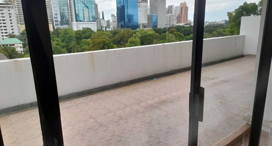 For rent 2 bedrooms condo in Khlong Toei, Bangkok