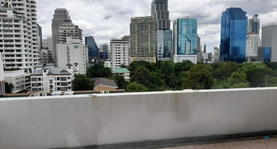For rent 2 bedrooms condo in Khlong Toei, Bangkok