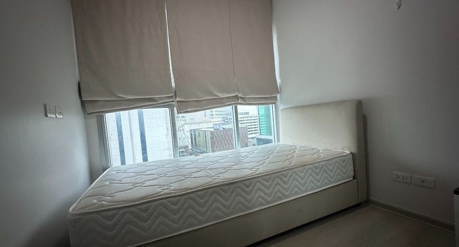 For rent 2 bedrooms condo in Huai Khwang, Bangkok