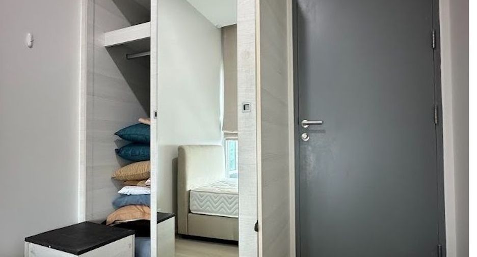 For rent 2 bedrooms condo in Huai Khwang, Bangkok