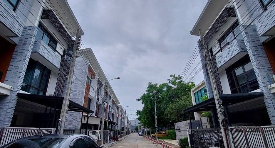 Аренда 3 спальни таунхаус в Bang Phli, Самутпракан
