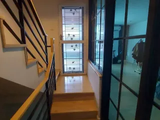 Casa adosada en alquiler de 3 habitaciones en Bang Phli, Samut Prakan