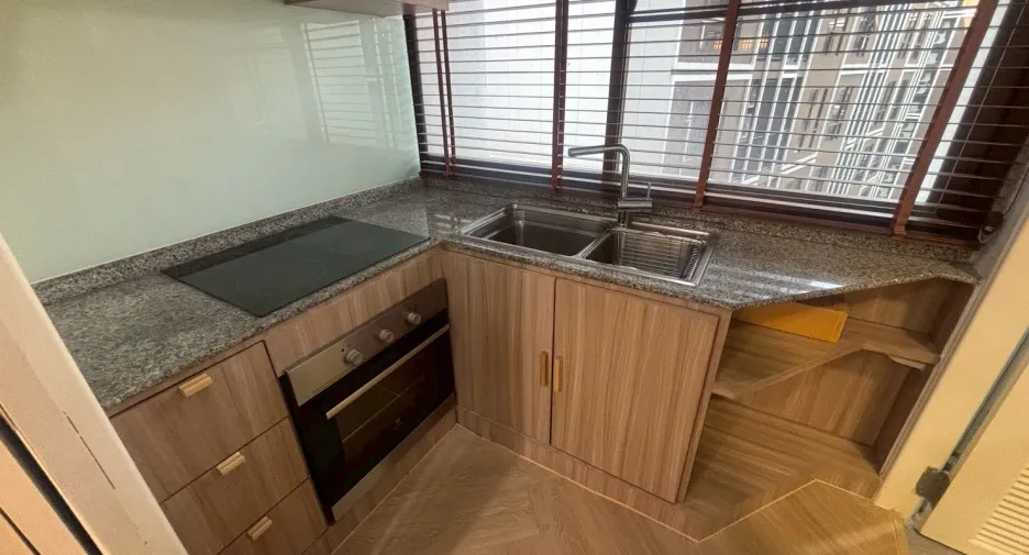 À vendre 2 chambres condo à Yan Nawa, Bangkok