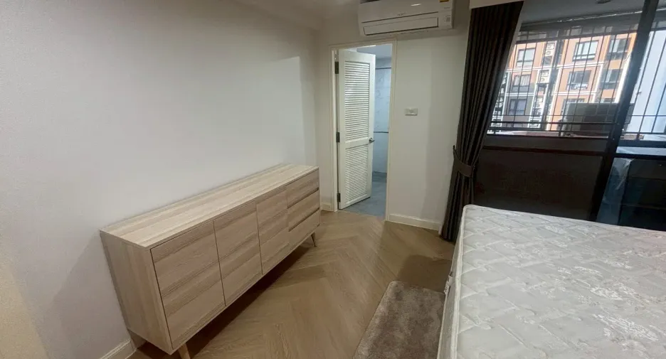 À vendre 2 chambres condo à Yan Nawa, Bangkok
