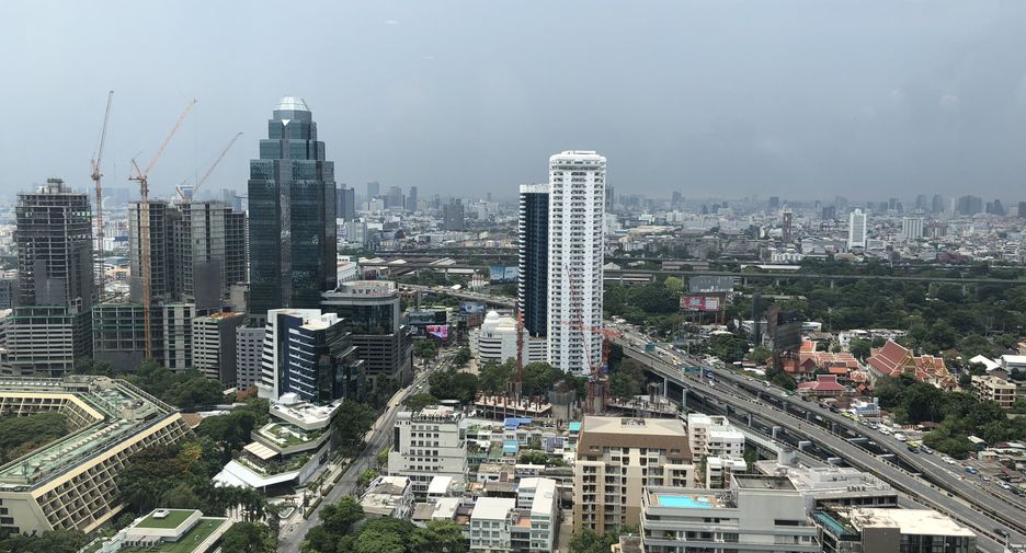 For rent 2 bedrooms condo in Pathum Wan, Bangkok