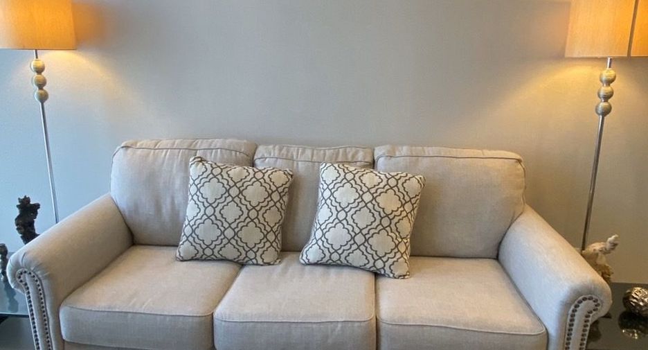 For rent 2 bedrooms condo in Pathum Wan, Bangkok