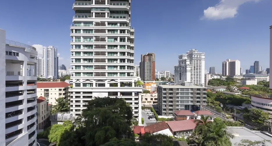 For rent 2 bedrooms condo in Khlong Toei, Bangkok