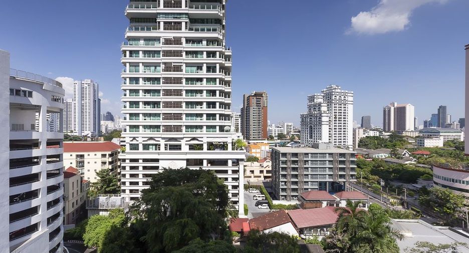 For rent 2 bedrooms condo in Khlong Toei, Bangkok
