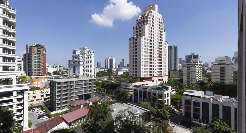 For rent 2 bedrooms condo in Khlong Toei, Bangkok