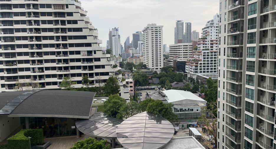 For rent 2 bedrooms condo in Watthana, Bangkok