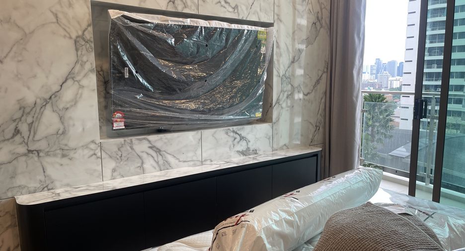 For rent 2 bedrooms condo in Watthana, Bangkok