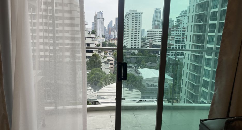 For rent 2 bedrooms condo in Watthana, Bangkok