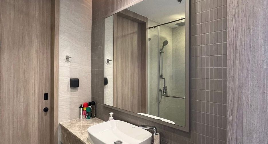 For rent 1 bed condo in Pathum Wan, Bangkok