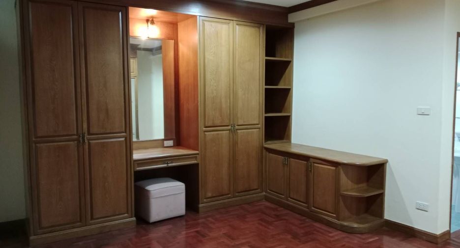 For rent 3 bedrooms condo in Watthana, Bangkok