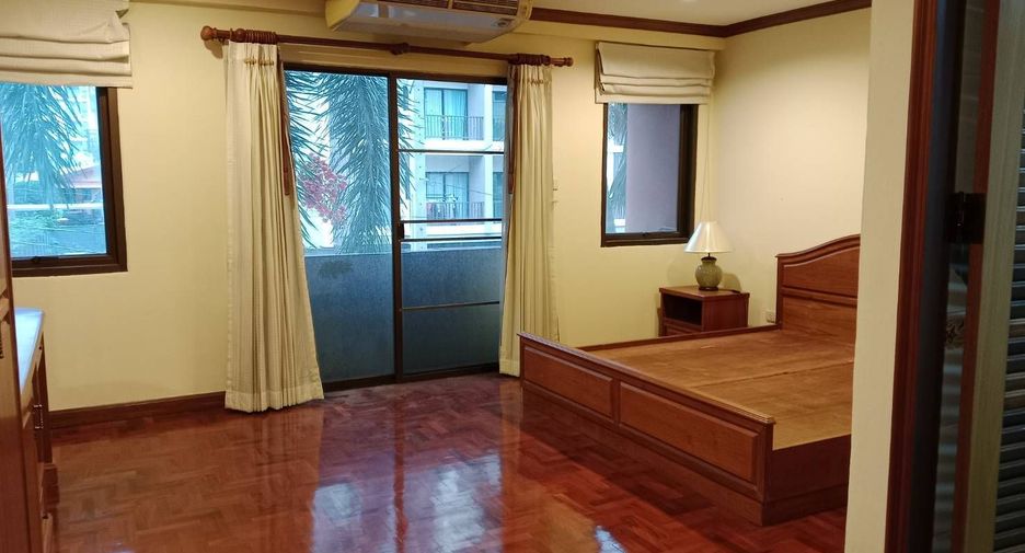 For rent 3 bedrooms condo in Watthana, Bangkok