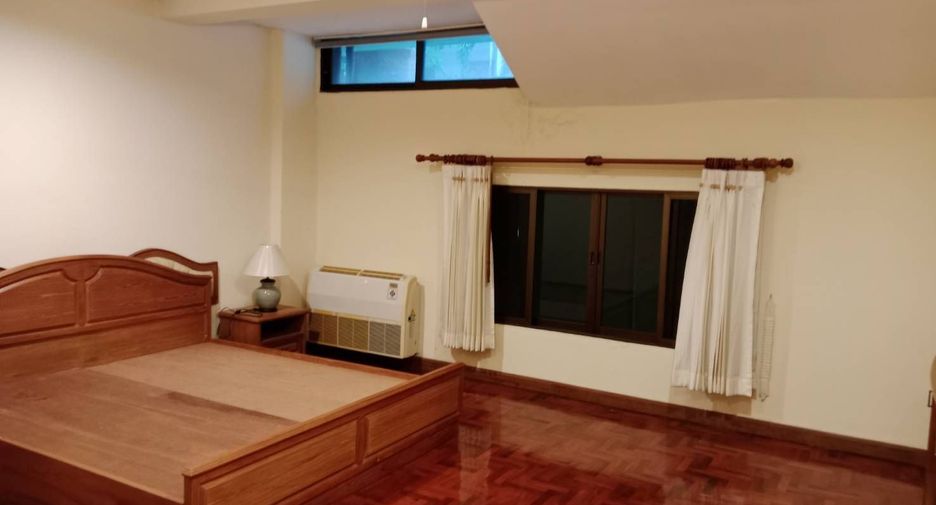 For rent 3 bedrooms condo in Watthana, Bangkok