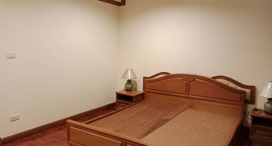 For rent 3 bedrooms condo in Watthana, Bangkok