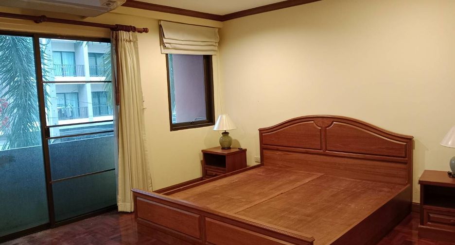 For rent 3 bedrooms condo in Watthana, Bangkok