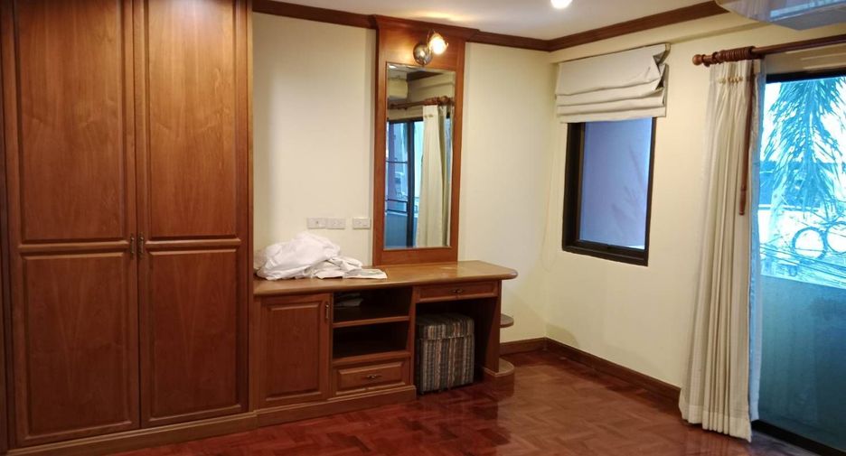 For rent 3 bedrooms condo in Watthana, Bangkok