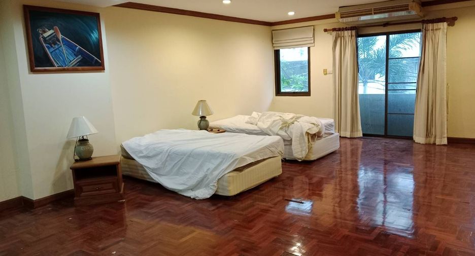 For rent 3 bedrooms condo in Watthana, Bangkok